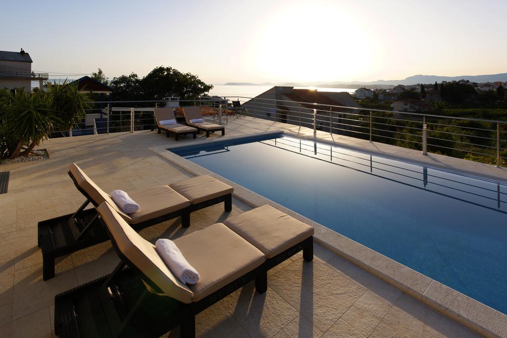 Villa Mermaid Your Croatian Haven With Luxury Pool And Scenic Views Podstrana Eksteriør bilde