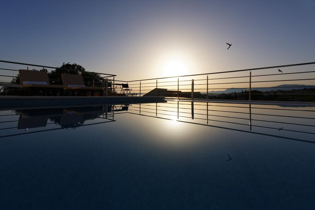 Villa Mermaid Your Croatian Haven With Luxury Pool And Scenic Views Podstrana Eksteriør bilde