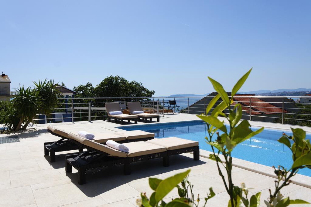 Villa Mermaid Your Croatian Haven With Luxury Pool And Scenic Views Podstrana Eksteriør bilde