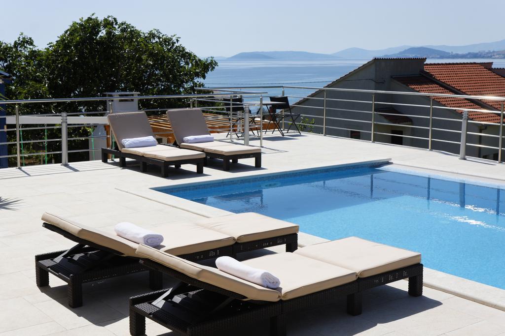 Villa Mermaid Your Croatian Haven With Luxury Pool And Scenic Views Podstrana Eksteriør bilde