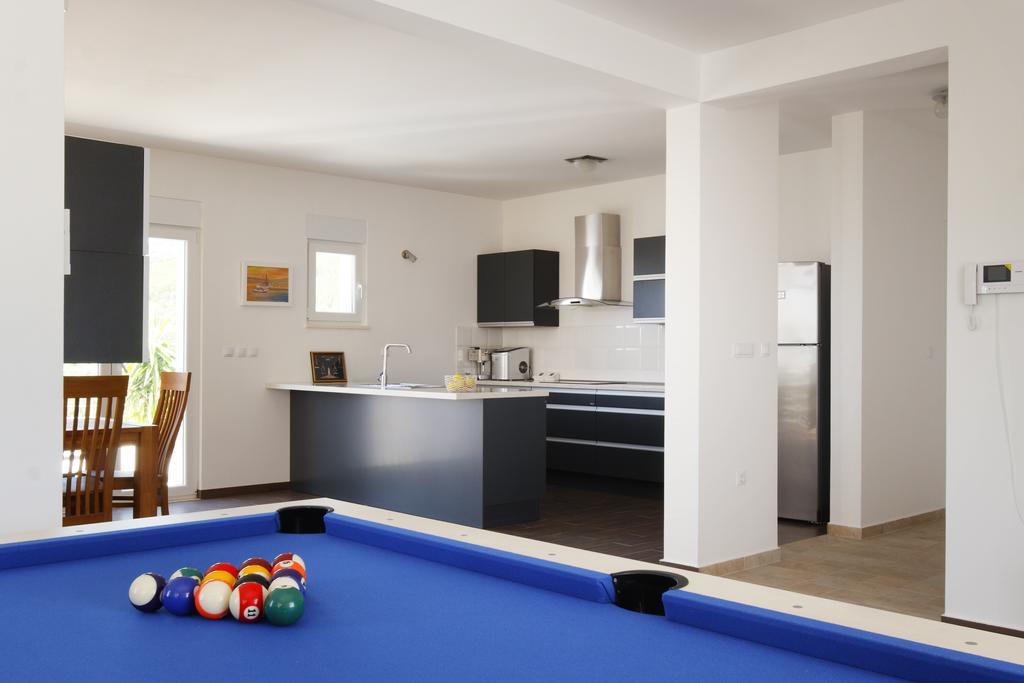 Villa Mermaid Your Croatian Haven With Luxury Pool And Scenic Views Podstrana Rom bilde
