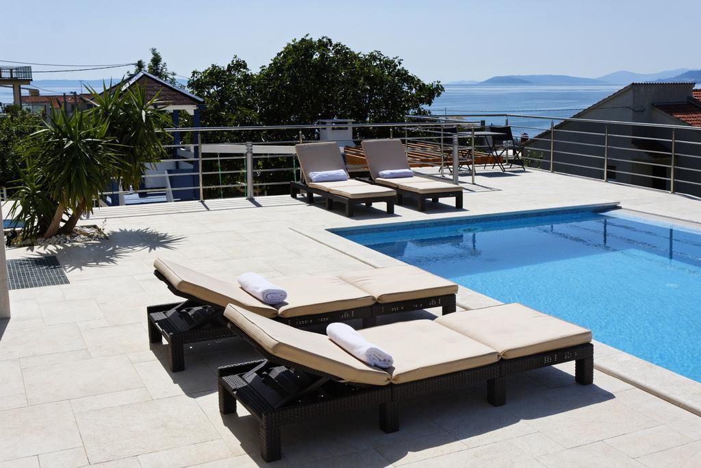 Villa Mermaid Your Croatian Haven With Luxury Pool And Scenic Views Podstrana Rom bilde